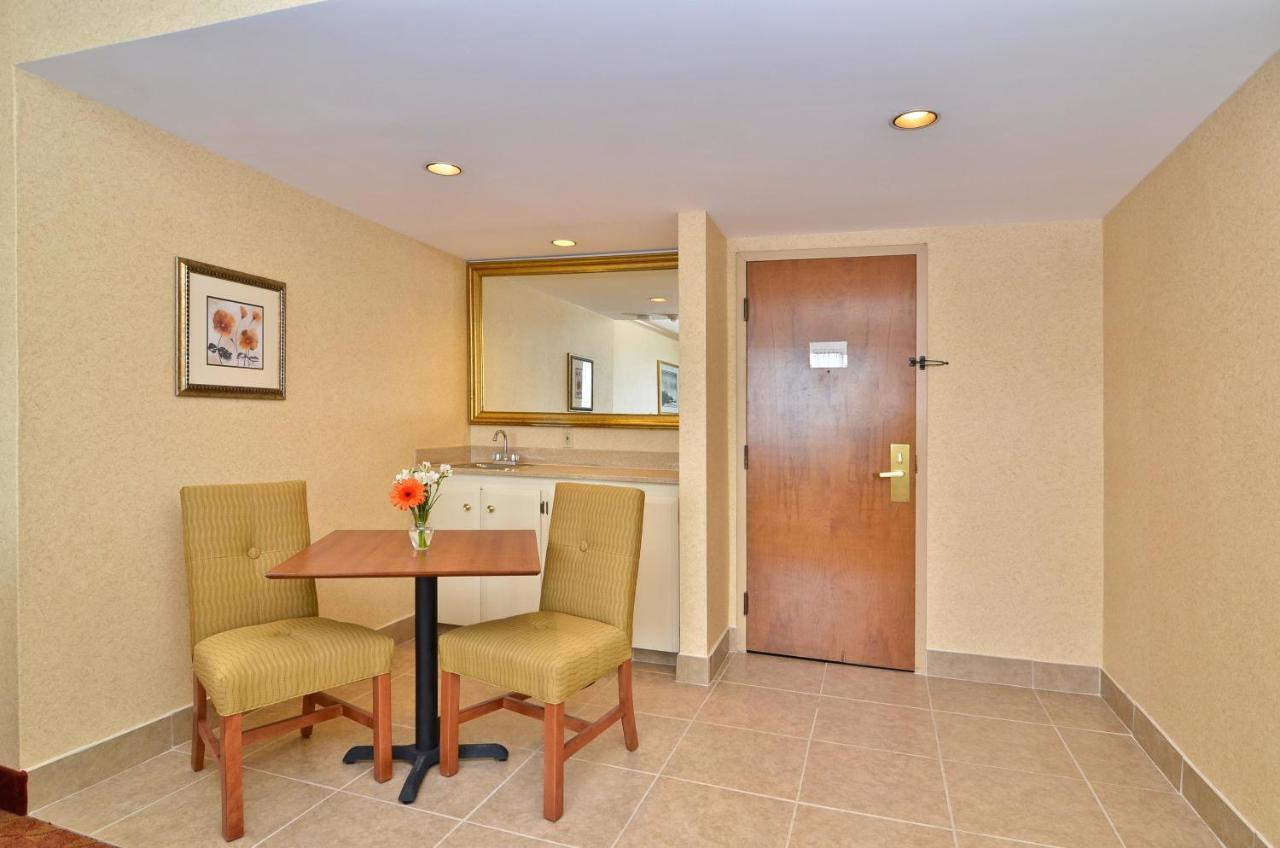 Clarion Hotel Airport Portland Bagian luar foto