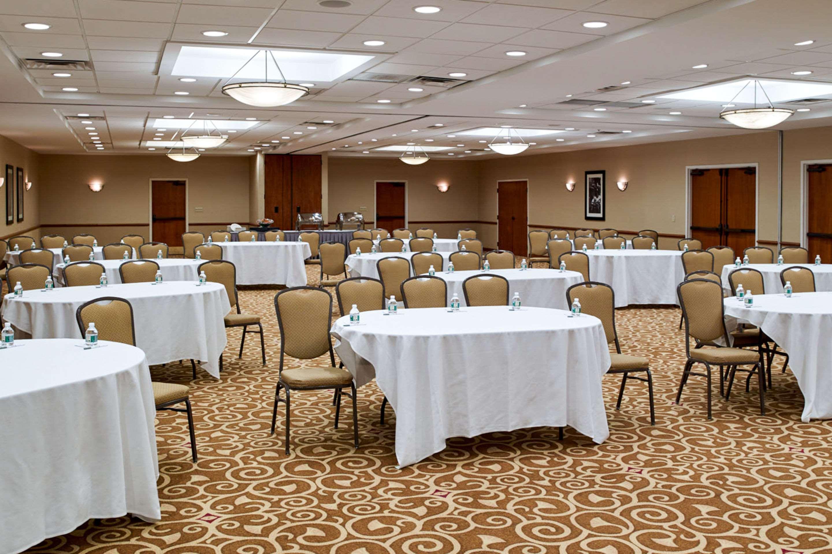 Clarion Hotel Airport Portland Bagian luar foto
