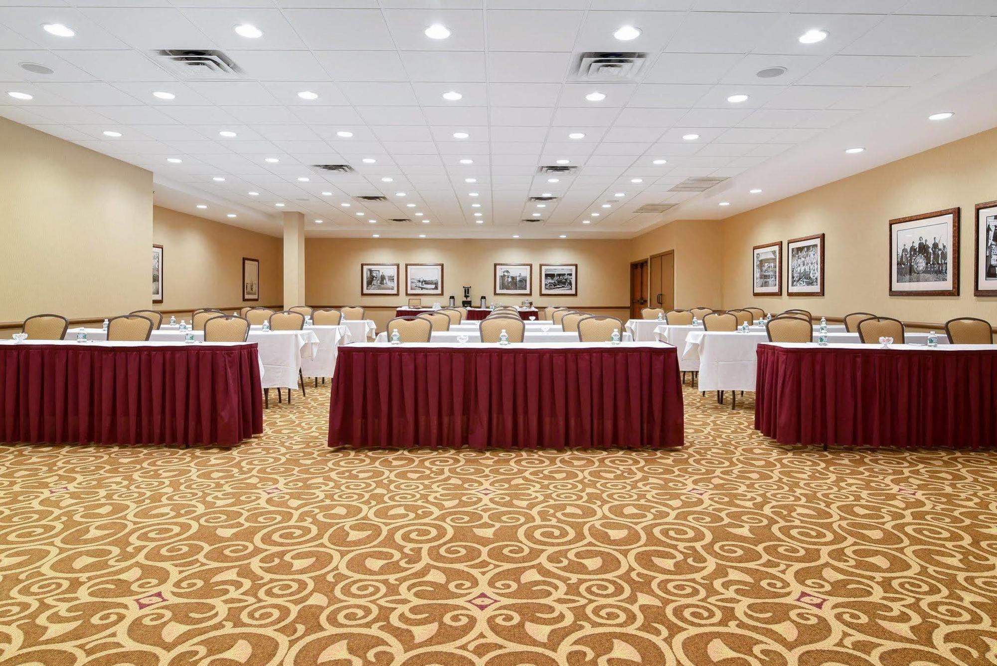 Clarion Hotel Airport Portland Bagian luar foto